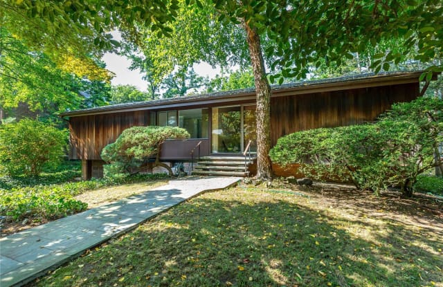 77 Somerset Drive - 77 Somerset Drive, University Gardens, NY 11020