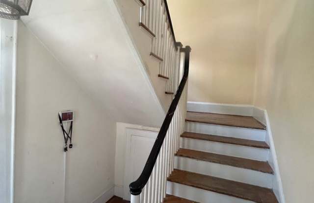 3 Bedrooms | 1 Bathroom |  Shandon/ USC Area – Upstairs Duplex Gallery 3