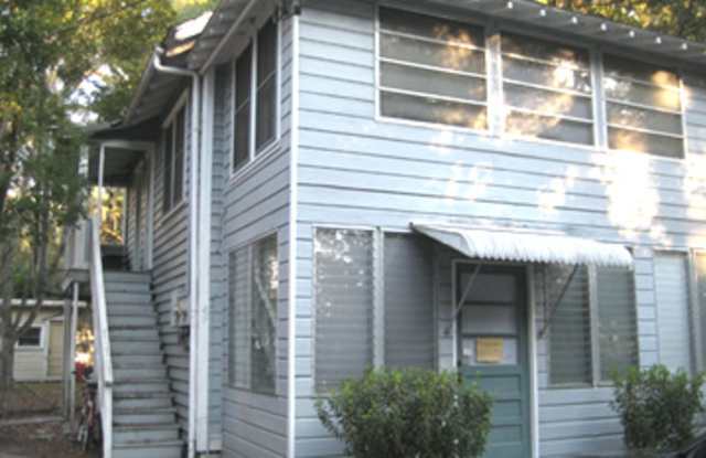 2 Bed/1 Bath Duplex Close to Campus on NW 11th Street photos photos 2 Bed/1 Bath Duplex Close to Campus on NW 11th Street photos photos