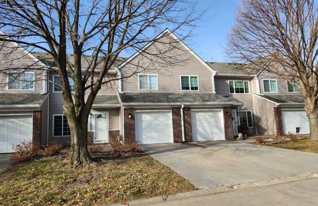 Beautiful 2 bedroom, 2 bath Town house in West Des Moines photos photos
