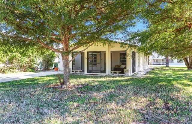 526 106th AVE N - 526 106th Avenue North, Naples Park, FL 34108