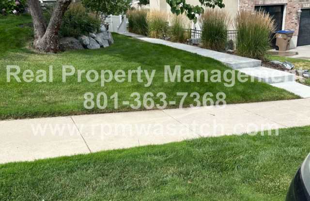 Don't miss out on this gorgeous and spacious basement apartment. It will go fast!! photos photos