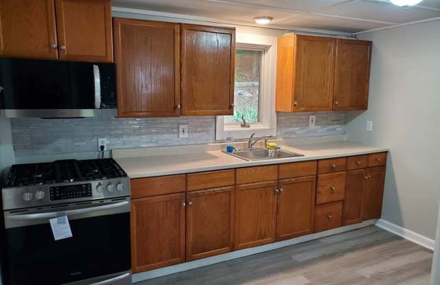 Renovated Upton 4 Bedroom Single Family - 112 High Street, Upton, MA 01568