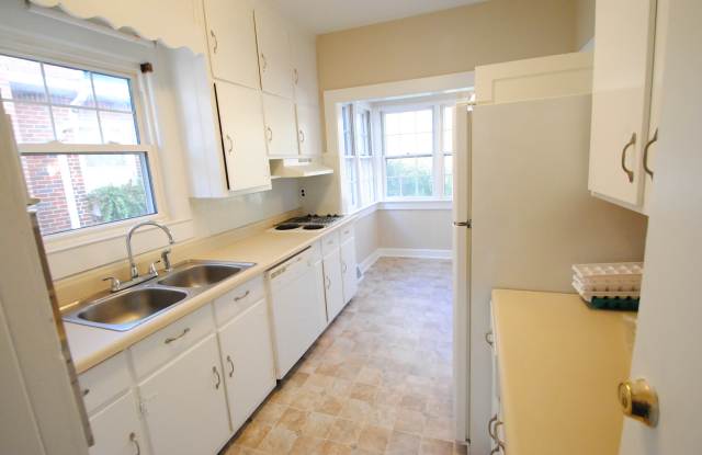 2021 Elizabeth Avenue - A (lower) Gallery 3