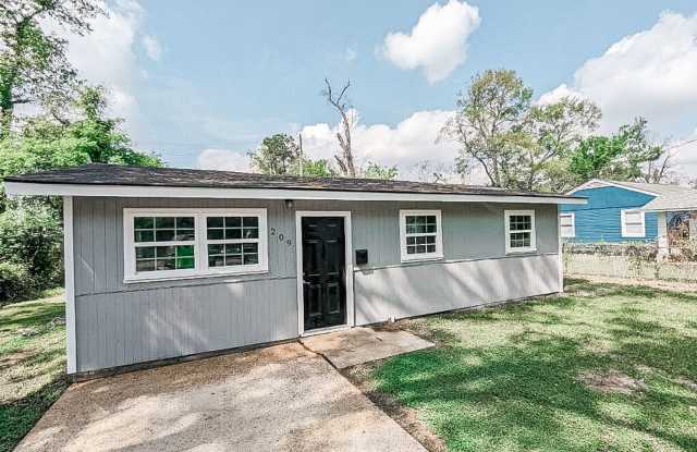 Available Now *PET FRIENDLY* photos photos Available Now *PET FRIENDLY* photos photos