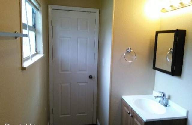 210 Colony Dr. Gallery 4