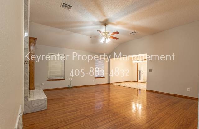 Beautiful 3 Bed 2 Bath in the Heart of OKC! Gallery 3