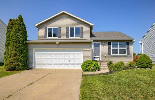 Charming Multi-Level Near Parks and Lakes!! Gallery 1