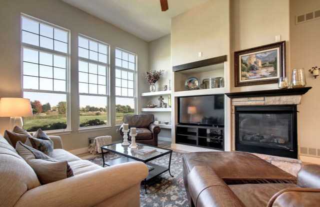 Spacious 3 BDR Townhome on Golf Course Gallery 3
