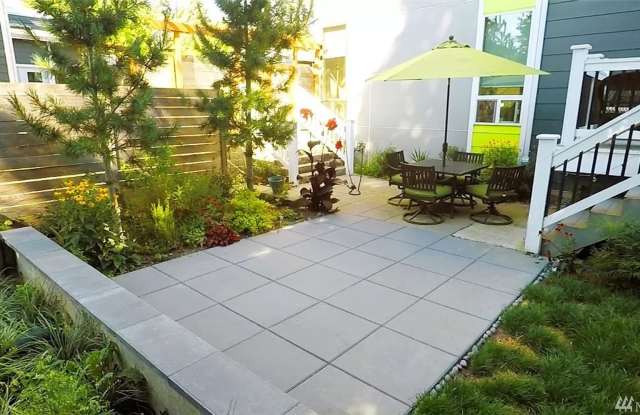 Beautiful 4bd/3.5ba in quiet Rainier Valley Gallery 3