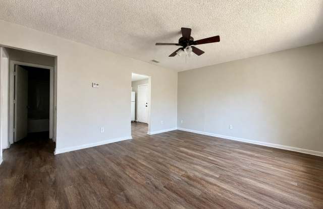 2 bed/ 1 bath duplex in Lakeland Gallery 4