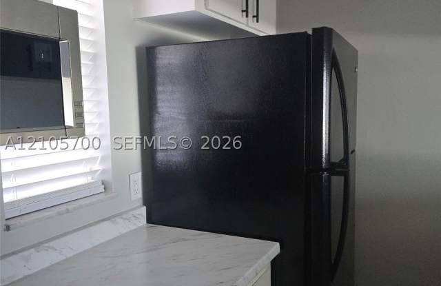 9946 Twin Lakes Dr Gallery 2