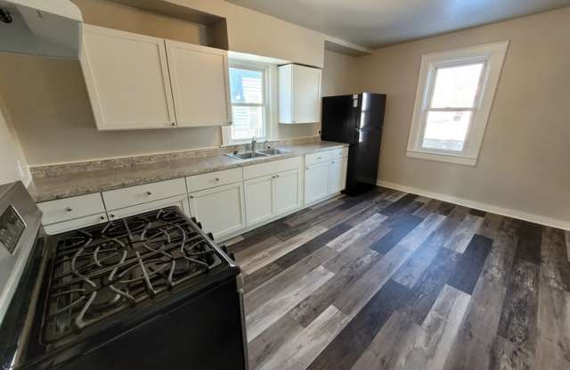 816 School Place photos photos