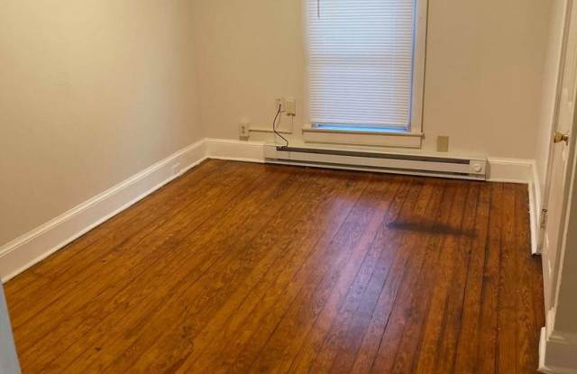 3-4 bedroom, 1 bath, 2 story single family house Gallery 4