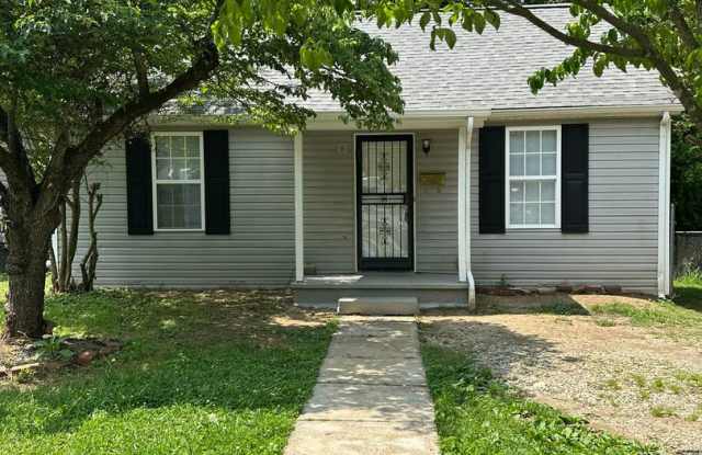 Charming 2 bedroom, 1 bathroom home located in the heart of East Knoxville - 4033 Ivy Avenue, Knoxville, TN 37914 Charming 2 bedroom, 1 bathroom home located in the heart of East Knoxville - 4033 Ivy Avenue, Knoxville, TN 37914