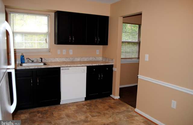 11757 TIFFEN COURT Gallery 2