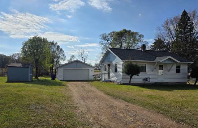 2 Bedroom Single Family Home in Clintonville - 190 East Madison Street, Clintonville, WI 54929