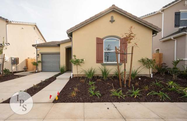 NEW! Riverstone Madera Home, 2BR/2BA – Numerous HOA Amenities! - 1176 Ponderosa Way West, Madera County, CA 93636
