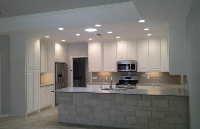 1503 Club Dr Gallery 3