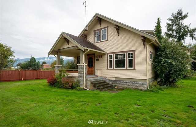 3 Bedroom 1800 sq ft Cute Farm House with Acreage for Animals/Livestock - 3259 Valley Highway, Whatcom County, WA 98244
