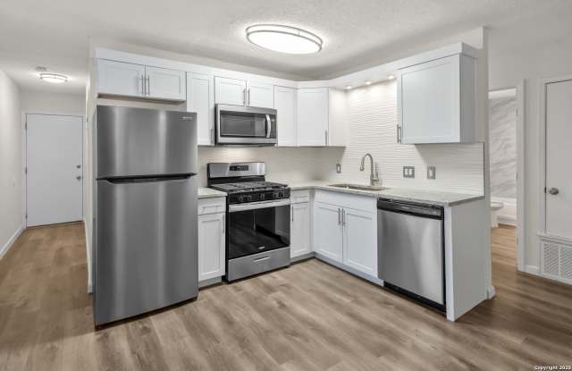 408 Regina unit: 3 photos photos