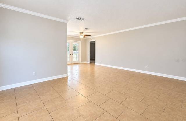 816 EAGLE Lane Gallery 4