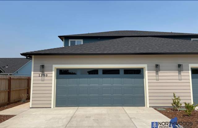 Beautiful Newer-Build 3-Bedroom Townhome***$500.00 off First Months Rent*** Gallery 3