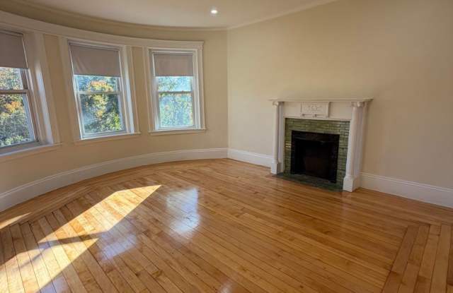 1818 Beacon St #7G Brookline MA 02445 Gallery 3