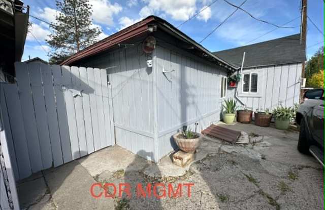 551 1/2 4th Avenue East photos photos