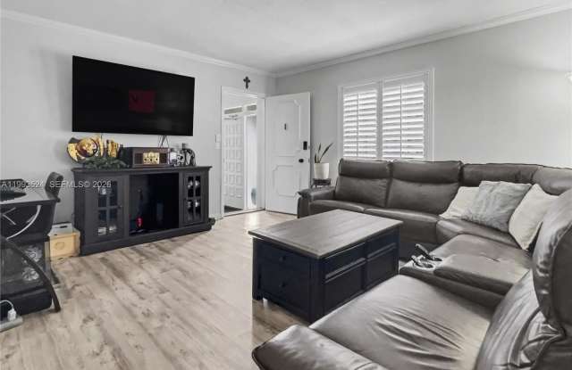 2270 NE 68th St photos photos