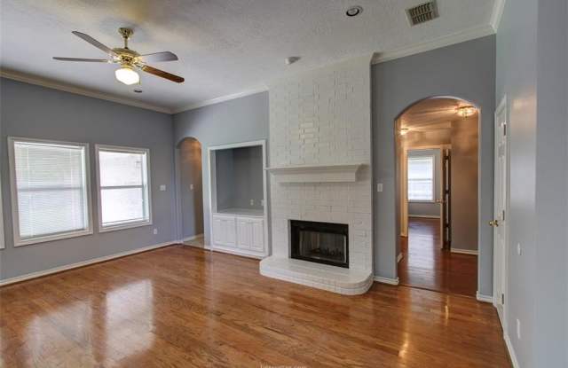305 Landsburg Lane Gallery 4