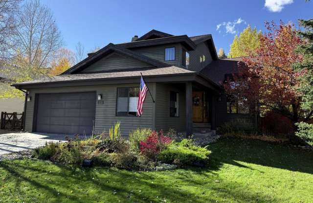 Silver Springs Home - 2 Car Garage - Large Backyard Gallery 1