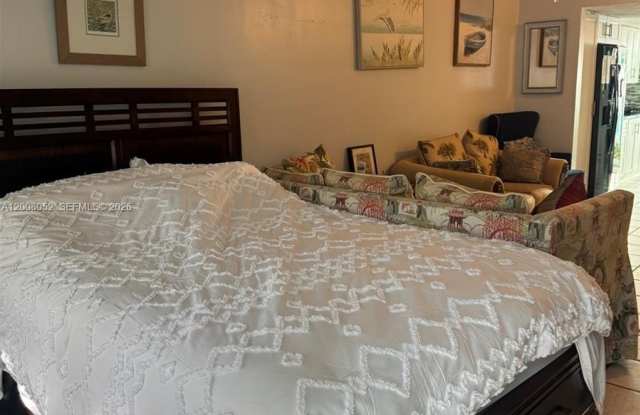 6490 Collins Ave photos photos