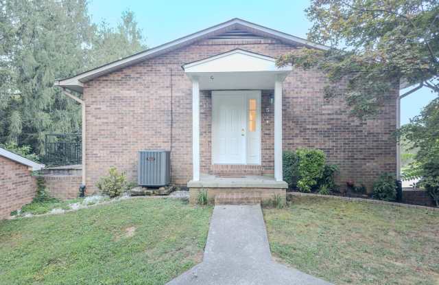 Lenoir City, 37772 - 2 Bedroom, 2 Full Bath, 1,000 square foot One-Level Condo SHORT TERM LEASE OPTION AVAILABLE! - Ryan Fogarty (865) 333-4840 photos photos