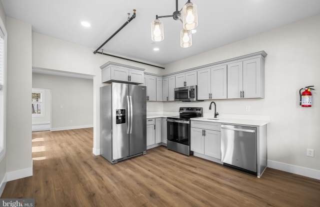 320 W KING ST unit: 1 photos photos