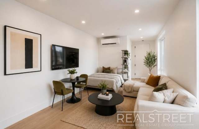 3092 Farragut Road Gallery 3