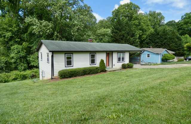 Sweet Ranch-Style Home in Montford photos photos