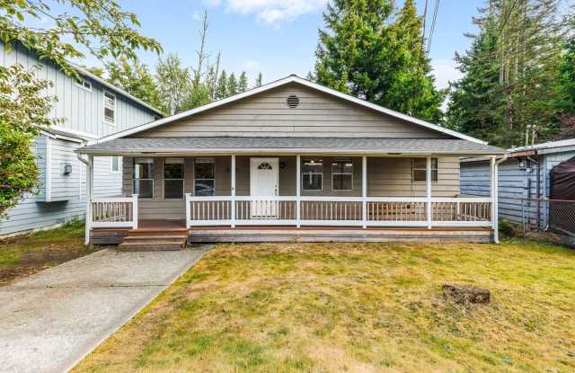 Charming 3 Bedroom Rambler in North Bend with Mountain Views & Inviting Outdoor Space Gallery 1