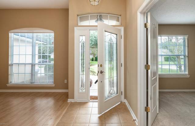 256 W SILVERTHORN LN Gallery 3