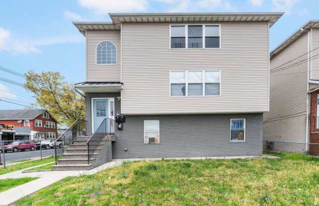 1547 Summit Avenue - 2 photos photos