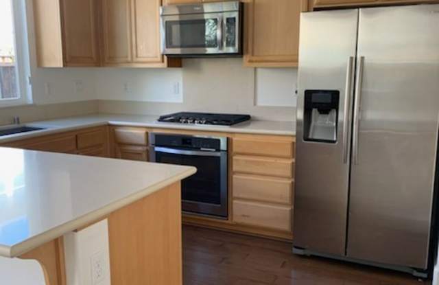 Beautiful 3 bedroom Home, Great Neighborhood, Open and Bright! Gallery 4