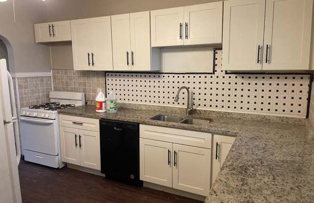 Cozy 1 Bedroom / 2 Bathroom Home in Braddock photos photos