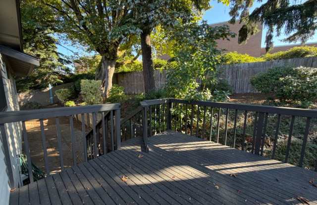 4Bd/3Ba Kirkland Home Gallery 3