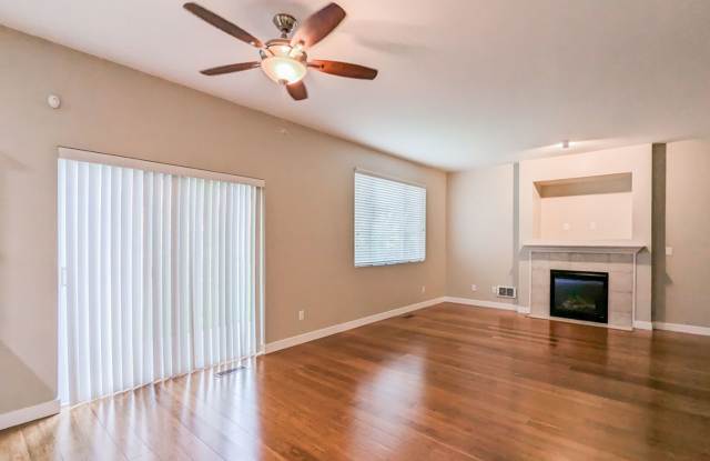 **Move-In Special**Beautiful 3 bed, 2.5 bath home with fully fenced yard & W/D! Gallery 4