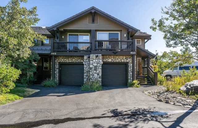 963 Fairway Cir - 963 Fairway Circle, Mammoth Lakes, CA 93546