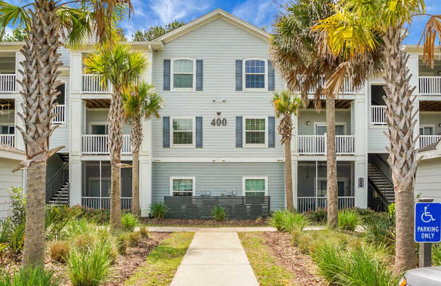 Modern 1-Bedroom 1-bathroom in the Heart of Charleston, SC photos photos