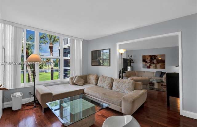 3970 Oaks Clubhouse Dr Gallery 3