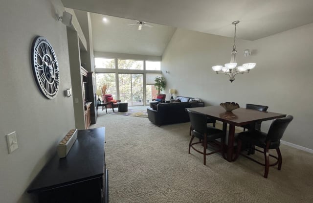10634 Village Loop - 10634 Village Loop, Eagle Crest, OR 97756