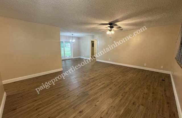3 Bedroom | 2 Bathroom | Attached 2-Car Garage Gallery 4