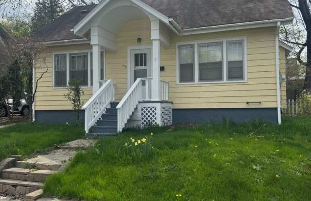 • Pack Your Bags! Fully Furnished 3BR Near Campus with Outdoor Space photos photos